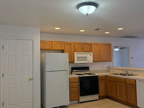 4th image of 418 Emery Dr