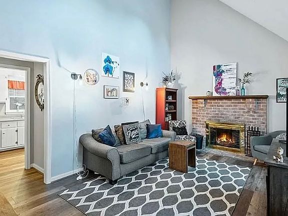 4th image of 8519 Foxberry Dr