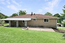2nd image of 115 Marion Pl