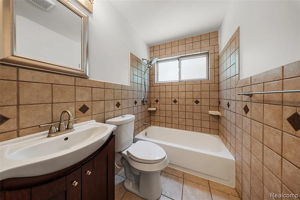 3 bed, 2.0 bath, 1598 sqft, $2,000 — Photo 4