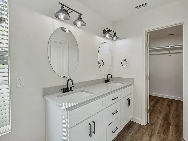 1704 S Jennings Ave — Photo 15