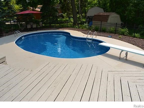 3rd image of 4865 Belzair Dr
