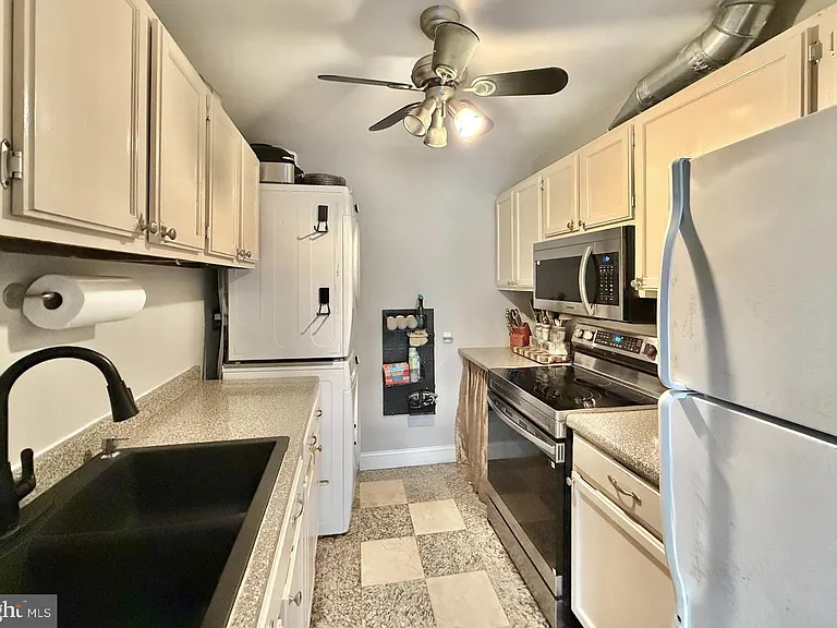 64 Woodway Dr — Photo 16