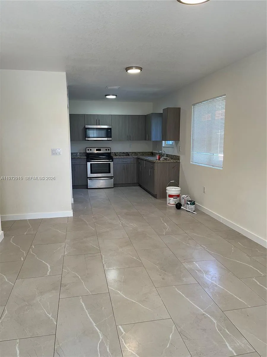 Building Photo - 10229 SW 173rd St #1