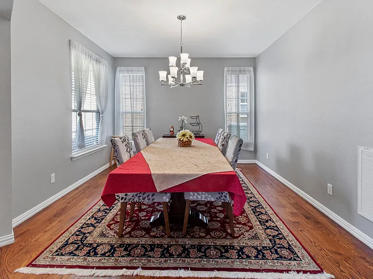 3705 Glenshannon Ln — Photo 3