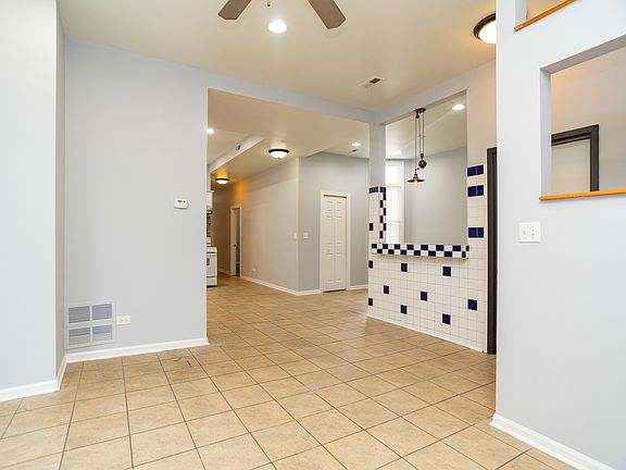 4th image of 1044 W Belmont Ave #1