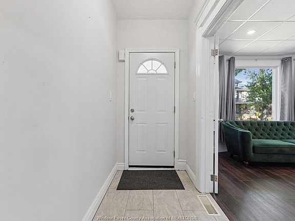 4th image of 855 Lincoln Rd