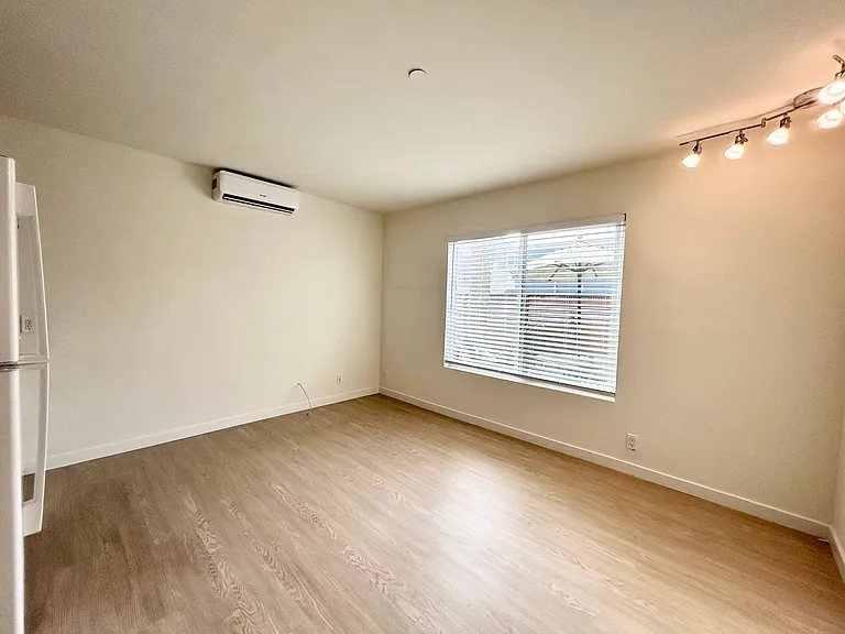 2504 Pacific Ave — Photo 5