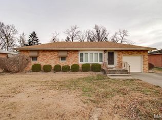 4925 Hill Dr, Godfrey, IL 62035