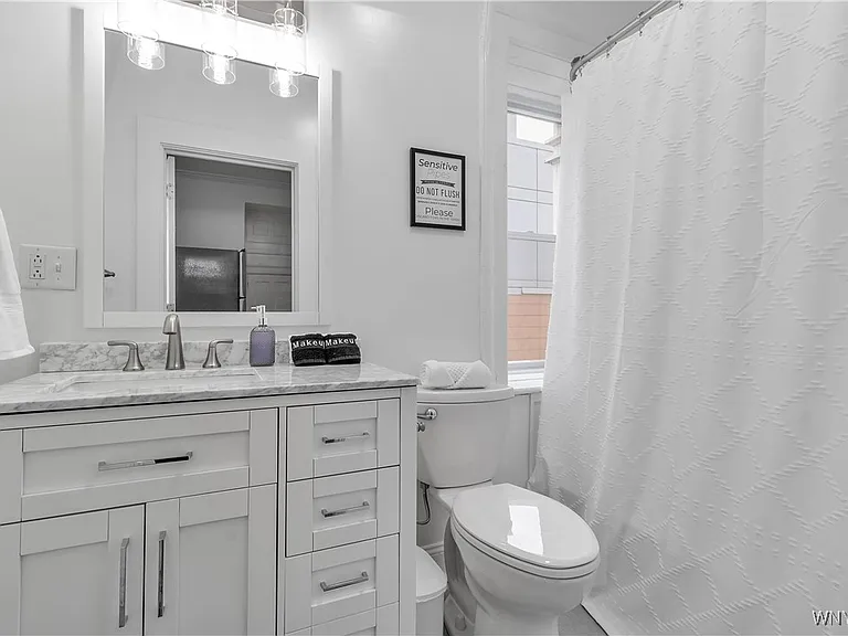 617 Niagara St #5 — Photo 5