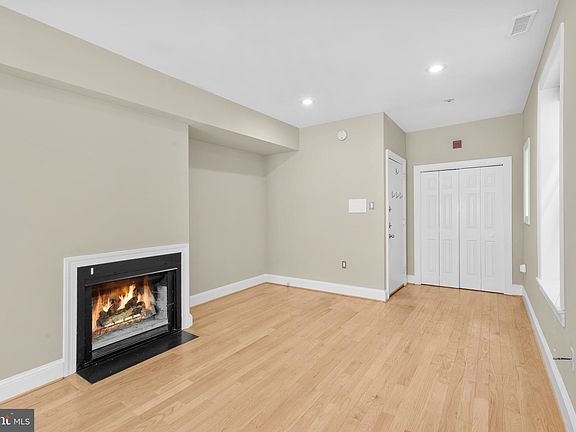 4th image of 1716 Green St APT C