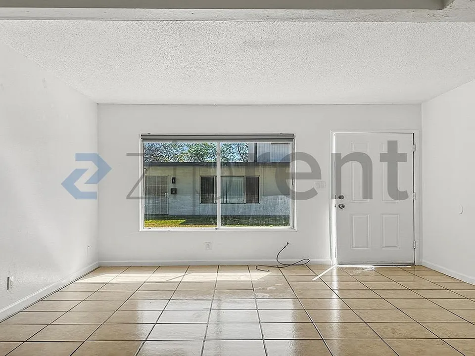 132 W 18th St #2
