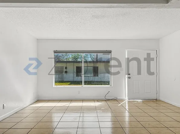 132 W 18th St APT 2, Merced, CA 95340
