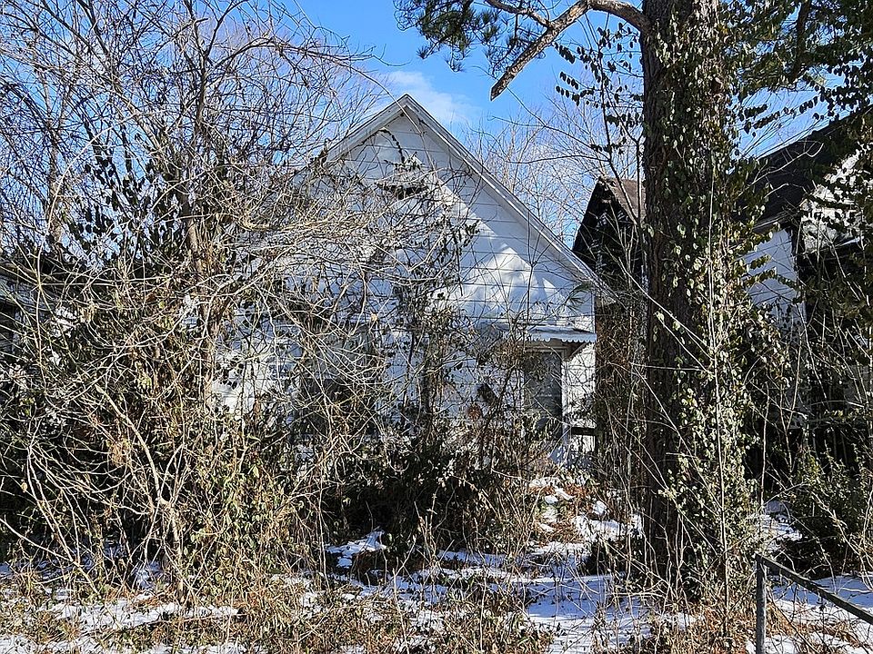 2nd image of 216 N Delaware St