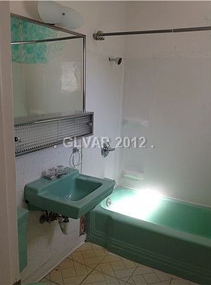 3rd image of 5925 Gipsy Ave