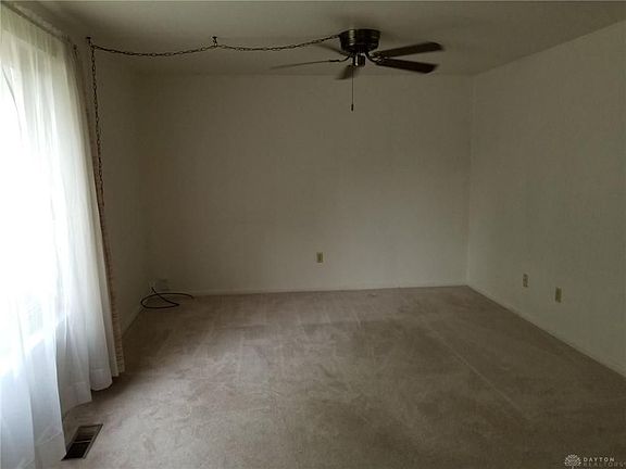 3rd image of 3582 Village Green Dr