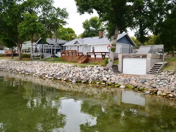 27569 N Shore Dr, Starbuck, MN 56381