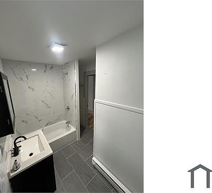 3rd image of 40 Garnet St APT 2