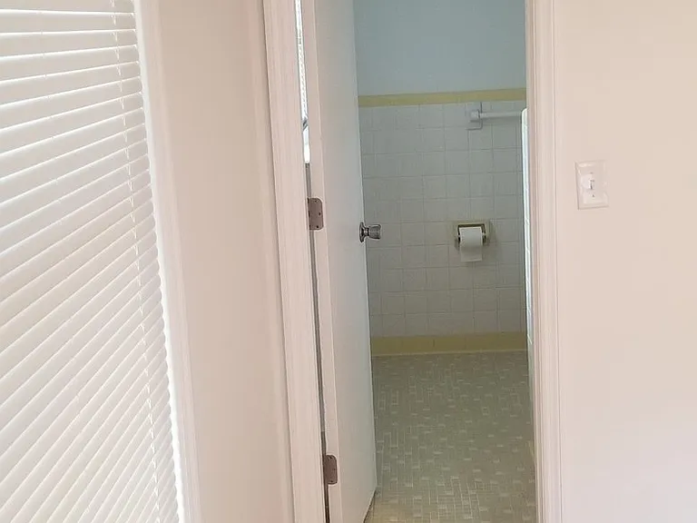 1439 Allen St — Photo 23
