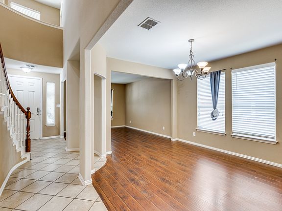 3rd image of 5800 Mariposa Dr