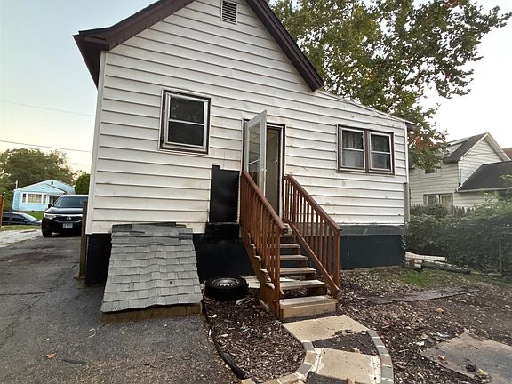 14th image of 2423 W Garden St