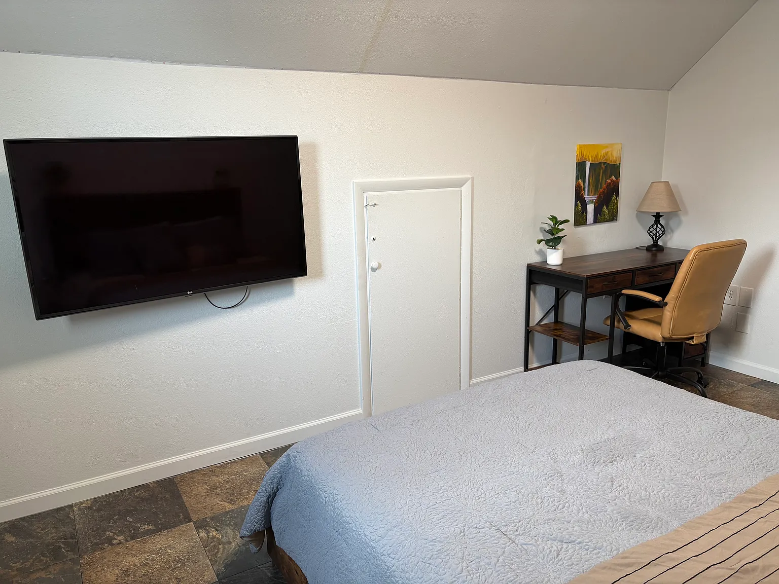 1 bed, 350 sqft, $1,400 — Photo 2
