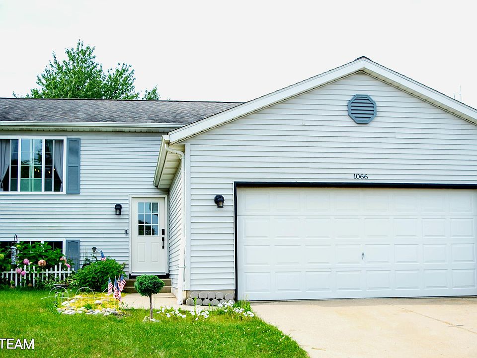 1st image of 1066 E 12th St