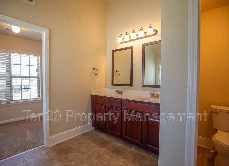 24 Sword St — Photo 14
