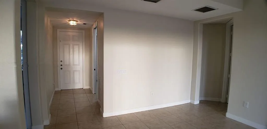 3 bed, 2.0 bath, 1401 sqft, $3,500 — Photo 3