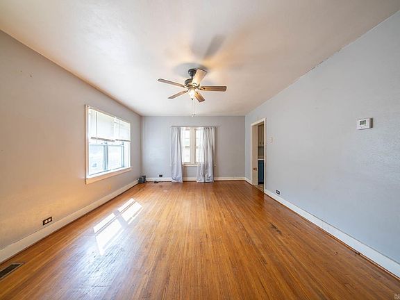 4th image of 401 Hall St