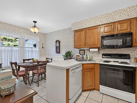 4th image of 106 Spring Road