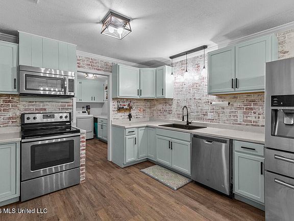 2nd image of 303 Cox Ferry Rd