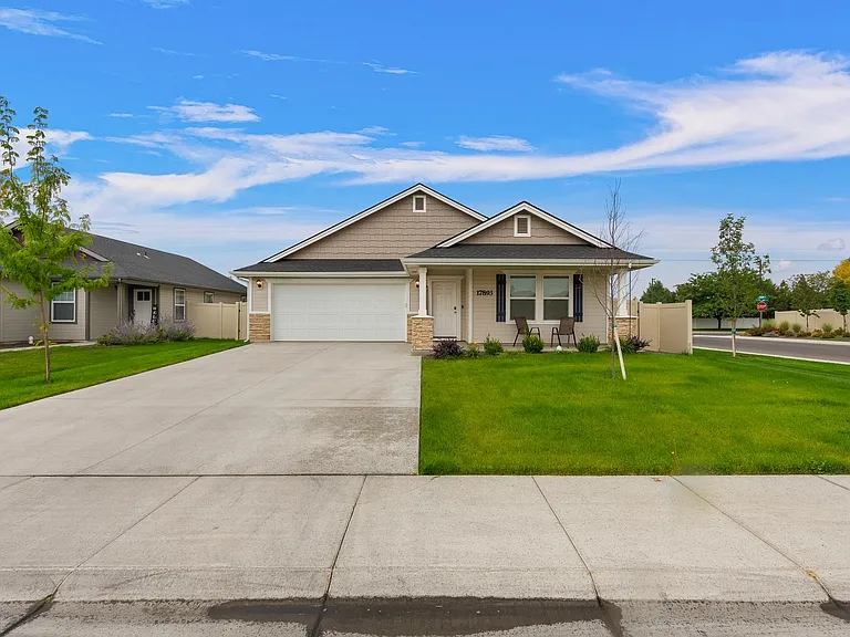 17893 Sunset Ridge Ave — Photo 2