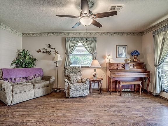 5th image of 1236 SW 92nd St