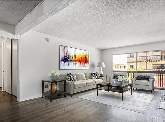 2nd image of 5334 Lindley Ave Unit 209