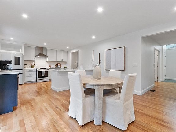 3rd image of 23 Revolutionary Rd