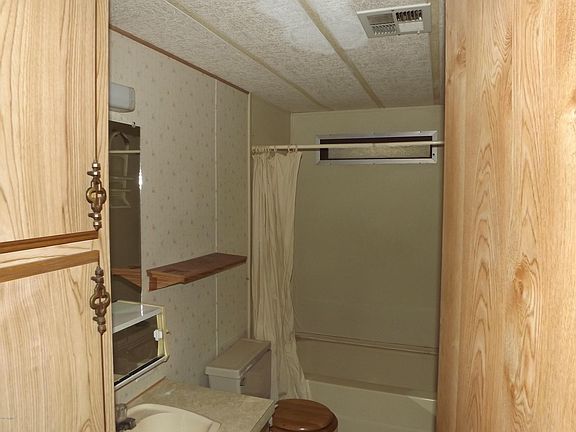 3rd image of 2177 N Woods Dr