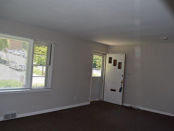 5th image of 411 Williams St
