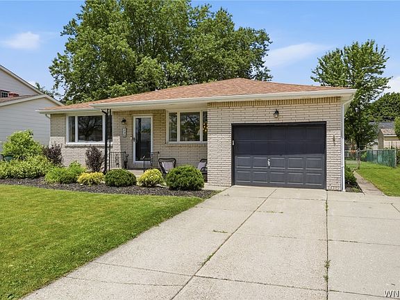 4th image of 256 Claudette Ct