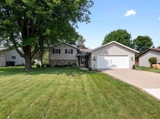 1412 Circle Dr, Menasha, WI 54952