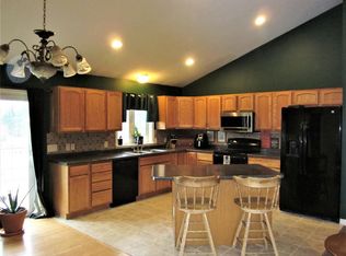 93 Town Farm Dr, Warren, MA 01083