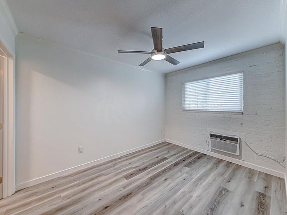 4th image of 1020 Lewis Ave #1