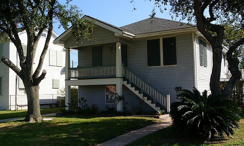 1st image of 5205 Avenue N 1/2