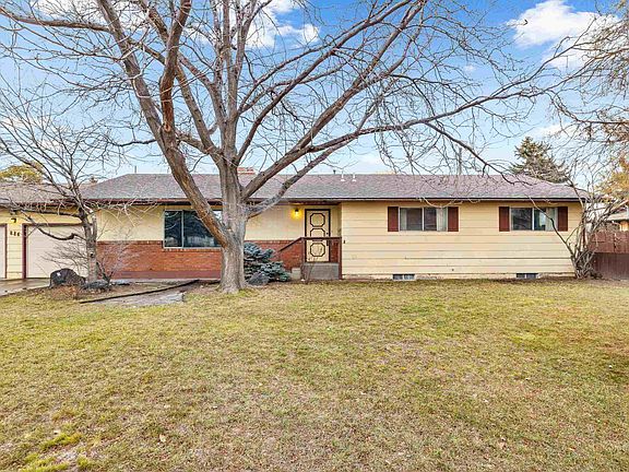2nd image of 886 College Dr