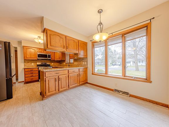 4th image of 335 Forest Lake Dr
