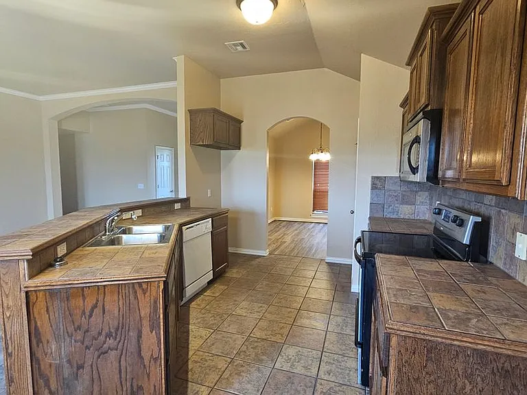 221 Dollina Ct — Photo 6