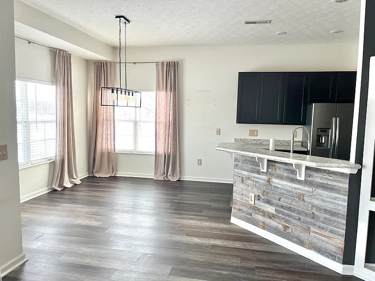 3175 Rossmore Cir — Photo 16