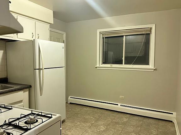 2nd image of 1628 W Chase Ave #3S