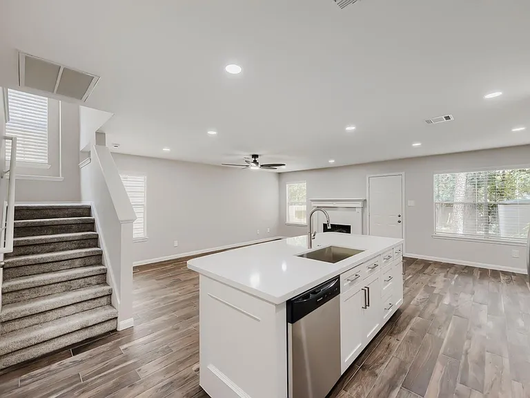 11 Wineberry Pl — Photo 2