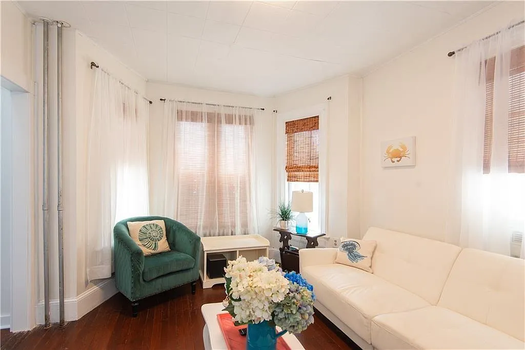 5 bed, 1264 sqft, $3,500 — Photo 2